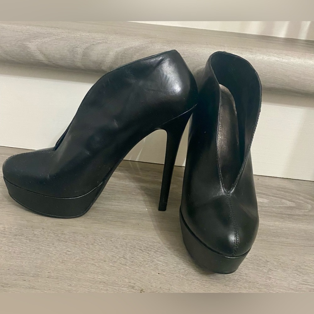 Jeffrey Tyler “Natalie” Leather Booties